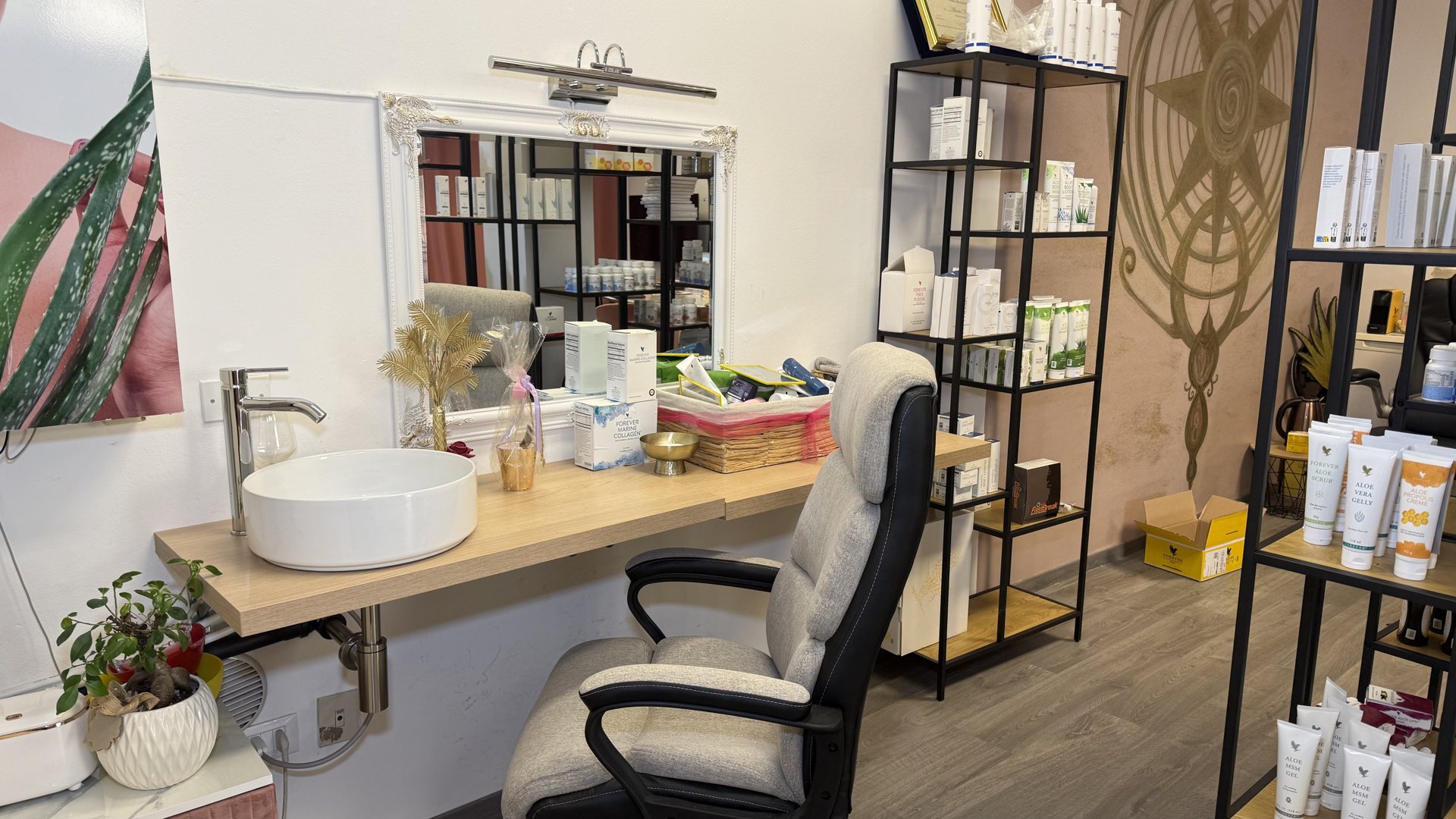 Postazione per la consulenza skincare con prodotti all'aloe vera